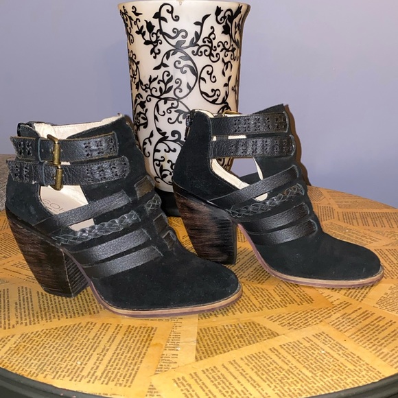 🎃 Soho Cobbler Suede & Leather cutout booties - Picture 1 of 10